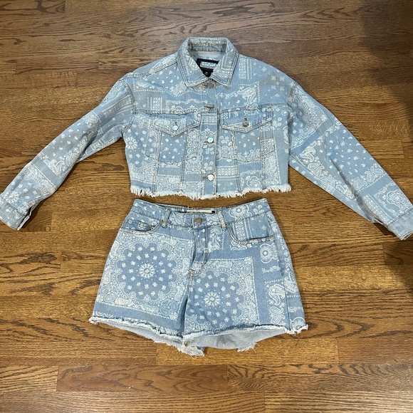 Indigo Saints Denim Light Wash Distressed Shorts and Jacket Set Raw Hem - Picture 1 of 10